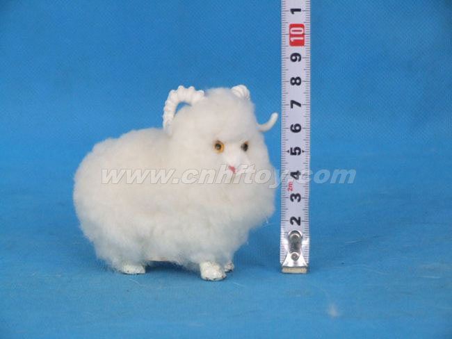 皮毛玩具羊：Y150菏�珊惴狡っ�工�品有限公司