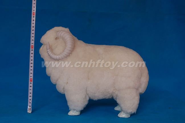 皮毛玩具羊：N129菏�珊惴狡っ�工�品有限公司