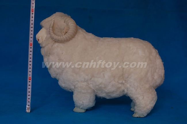 皮毛玩具羊：LV178菏�珊惴狡っ�工�品有限公司