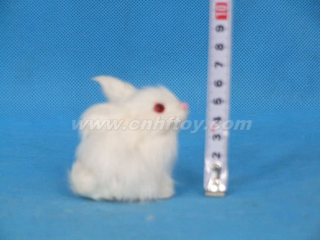 皮毛玩具兔：T048菏�珊惴狡っ�工�品有限公司