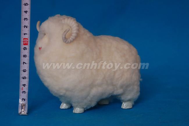 皮毛玩具羊：Y123菏�珊惴狡っ�工�品有限公司