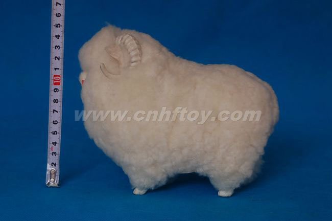 皮毛玩具羊：Y124菏�珊惴狡っ�工�品有限公司
