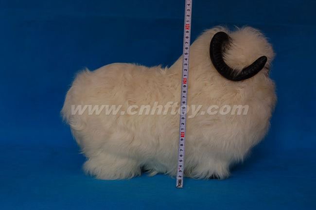 皮毛玩具羊：Y128菏�珊惴狡っ�工�品有限公司