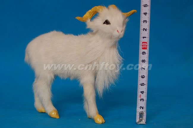 皮毛玩具羊：Y132菏�珊惴狡っ�工�品有限公司
